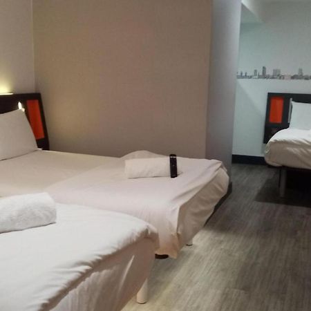 easyHotel Leeds Leeds  Buitenkant foto