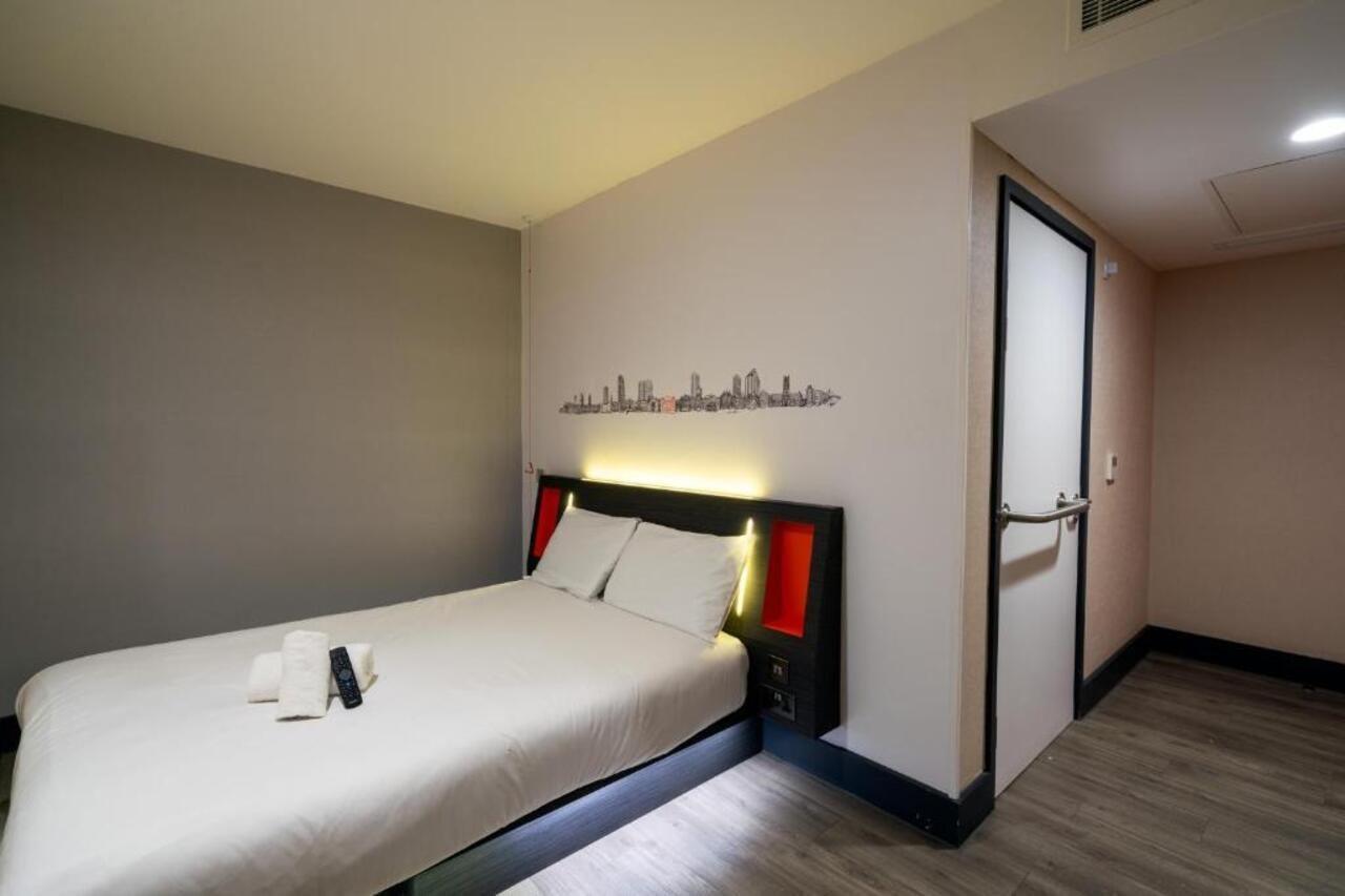 easyHotel Leeds Leeds  Buitenkant foto