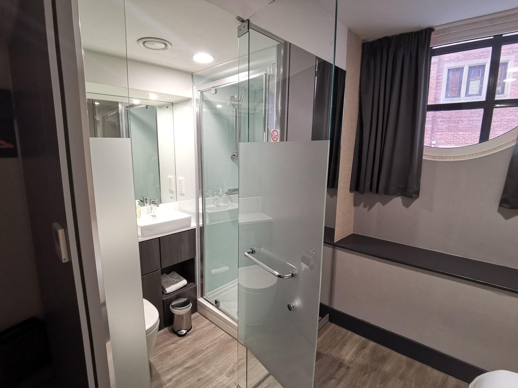 easyHotel Leeds Leeds  Buitenkant foto
